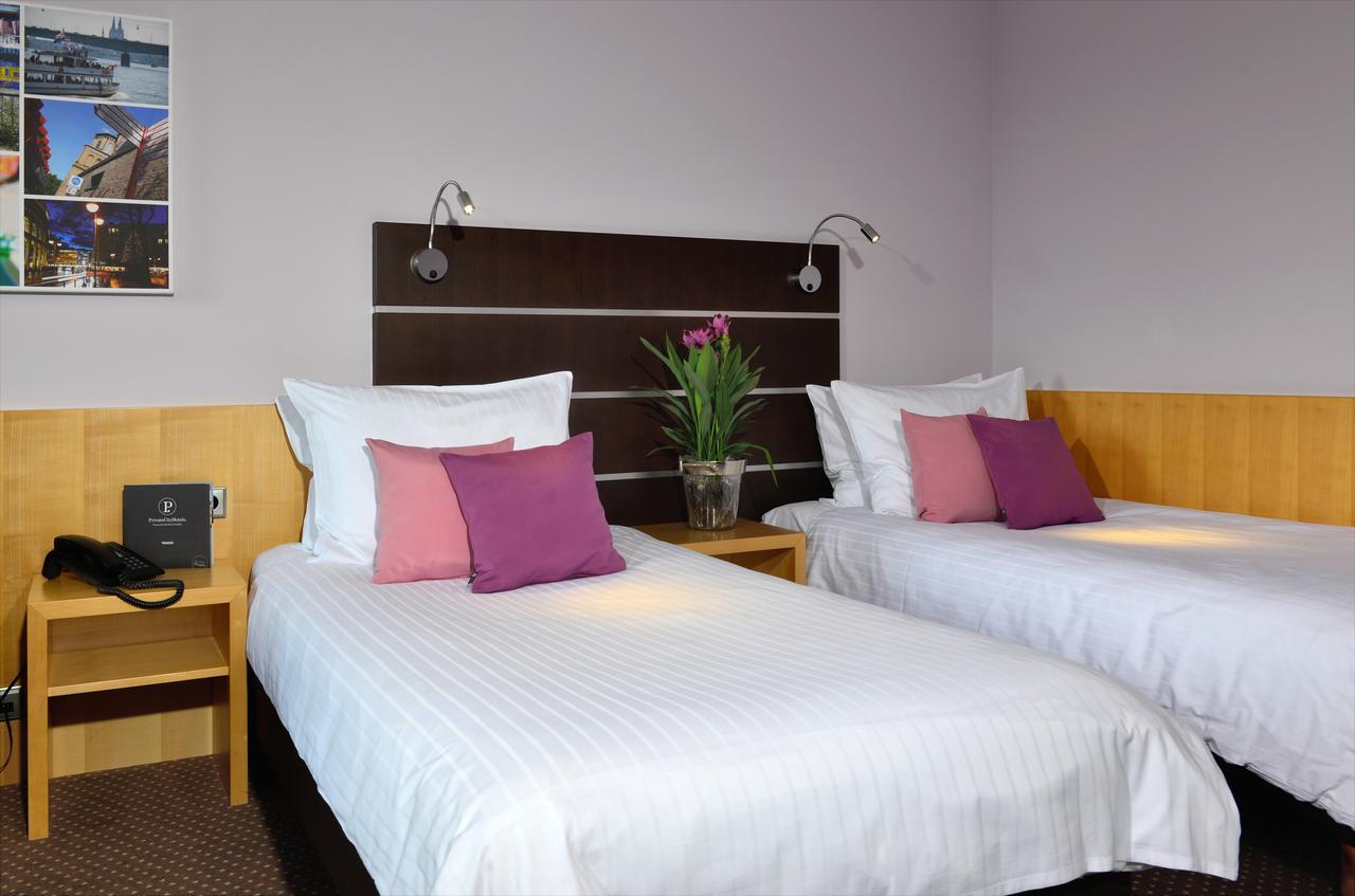Hotel Uhu Garni Cologne Extérieur photo